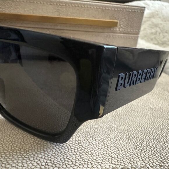 Burberry Men’s Black Rectangle Sunglasses - Made in Italy - Picture 4 of 17
